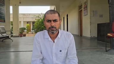 02 साल से फरार मादक पदार्थो में वान्छित मुलजिम गिरफतार
ऽ प्रकरण में अब तक 02 मुलजिम व एक वाहन जब्त किया जा चुका है।
ऽ वाहन में बरामद हुए थे 67.240 किलोग्राम डोडा पोस्त
ऽ वान्छित मुलजिम पूर्व में भी कई प्रकरणों में रह चुका है अपराधी।
जिला पुलिस अधीक्षक फलोदी श्री सतनाम सिंह ने बताया कि जिले भर में चलाये जा रहे वान्छित मुलजिमानों की धड़पकड़ अभियान के तहत पुलिस थाना मतौड़ा की टीम द्वारा 02 साल से वान्छित मुलजिम अषोक चौधरी निवासी थोरियों का बास सांलवा कंला जोधपुर को दस्तयाब कर गिरफतार किया।
