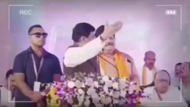यह वीडियो इस समय सोशल मीडिया पर तेजी से वायरल हो रहा है।
प्रारंभिक जानकारी के अनुसार यह वीडियो पुराना बताया जा रहा है। बुंदेली भौकाल न्यूज़ इस वीडियो की सत्यता या इसके दावों की स्वतंत्र पुष्टि नहीं करता।
हमारा उद्देश्य किसी भी व्यक्ति, समुदाय या जाति के प्रति वैमनस्य फैलाना नहीं है।
आप इस वायरल वीडियो को किस नजरिए से देखते हैं? अपनी राय शालीन भाषा में कमेंट बॉक्स में जरूर साझा करें।
#BundeliBhaukaalNews #ViralVideo #SocialMedia #MPNews #Datia #BreakingNews