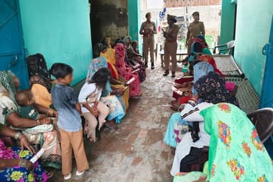 #SSP @moradabadpolice के निर्देशन में MST थाना मझोला द्वारा #MissionShakti5 अभियान फेज-5 के तहत भ्रमणशील रहकर महिलाओ/बालिकाओ को हे0नं0-1090,112,181,1098,1930,1076 से प्राप्त होने वाली सुविधाओ आदि के बारे मे जागरूक किया गया ।
#नारी_सुरक्षा_सम्मान_स्वावलंबन https://t.co/y7v2ZTn3Of