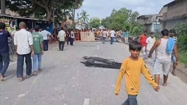 कर्पूरीग्राम शंभूपट्टी में सड़क दुर्घटना में अधेर व्यक्ति की मौ"त के बाद आक्रोशीत लोगों ने सड़क जाम कर न्याय की लगाई गुहार
#samastipur #bihar #viral #trendingreels #trendingnow