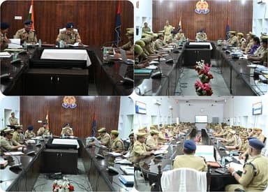 #SaharanpurPolice
#गोष्ठी
➡️आज दिनांक 12.07.2026 को वरिष्ठ पुलिस अधीक्षक सहारनपुर की अध्यक्षता में पुलिस लाइन सहारनपुर स्थित नवीन सभागार में साइबर क्राइम संबंधी गोष्ठी आयोजित की गई। बैठक में पुलिस अधीक्षक नगर, क्षेत्राधिकारी साइबर, प्रभारी निरीक्षक साइबर थाना, प्रभारी साइबर सेल एवं जनपद के समस्त थाना स्तरीय साइबर सेल प्रभारी उपस्थित रहे।
➡️गोष्ठी में साइबर अपराधों की रोकथाम, साइबर हेल्पलाइन 1930 पर प्राप्त शिकायतों के त्वरित निस्तारण, ऑनलाइन वित्तीय धोखाधड़ी में शीघ्र धनराशि रिकवरी, प्रभावी विवेचना तथा आमजन को साइबर अपराधों के प्रति जागरूक करने हेतु समन्वित एवं प्रभावी कार्रवाई के निर्देश दिए गए।
@Uppolice
@adgzonemeerut
@digsaharanpur
@aajtak
@News18UP