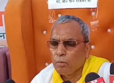 राजभर बोले— सपा सरकार में सिर्फ अपने लोगों को मिली नौकरी,चंदा चोरी में अखिलेश जी के बिरादर ही निकल गए