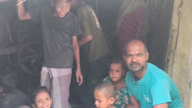 नपा जहानागंज कस्बे की उत्तरी मोहल्ला वार्ड नंबर 11 में पावर लूम मजदूर का हल्की बारिश में मकान भर भरा कर ढह गया