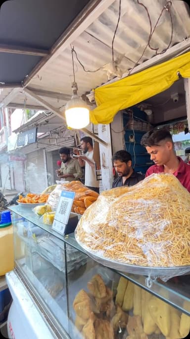 Best breakfast in anand nagar 😋
.
.
Location 📍anand nagar tit road bhopal
.
.
#sardarjikiyatrabhopal #foodporn #streetfood #bhopalfoodvloggers #anandnagarfoodie