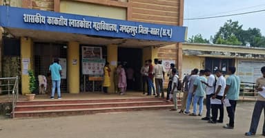 बस्तर में सीजीपीएससी सूबेदार, उप निरीक्षक कैडर एवं प्लाटून कमांडर प्रारंभिक परीक्षा-2024 शांतिपूर्ण एवं सुव्यवस्थित ढंग से संपन्न हुई।
📍 6 परीक्षा केंद्र
👥 2,104 पंजीकृत अभ्यर्थी
✍️ 1,856 उपस्थित
📈 88.21% उपस्थिति
#CGPSC #Bastar