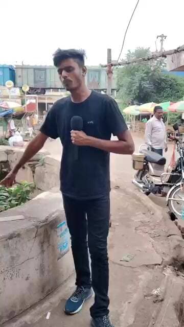 मधुपुर का 'मौत का कुआँ'! वीर कुँवर सिंह चौक के सामने स्थित खुले कुएँ पर कब होगी सुरक्षा व्यवस्था?