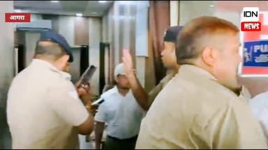 आगरा रेलवे स्टेशन पर RPF जवानों और स्टेशन मास्टर के बीच कथित मारपीट का VIDEO वायरल, जांच के बाद होगी तस्वीर साफ
#Agra #AgraNews #Railway #IndianRailways #RPF #StationMaster #ViralVideo #BreakingNews #UPNews #News #TheNewsTantra #HindiNews #TrendingNews #RailwayNews #reelschallenge
