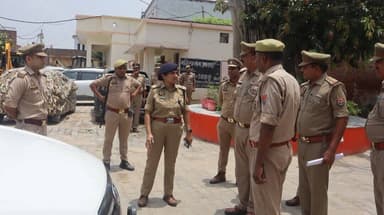 *पुलिस अधीक्षक फतेहगढ़ द्वारा कोतवाली मोहम्मदाबाद की निर्माणाधीन बैरक का निरीक्षण कर निर्माण कार्य की प्रगति एवं गुणवत्ता का जायजा लिया निरीक्षण के दौरान संबंधित अधिकारियों एवं कार्यदायी संस्था को निर्माण कार्य निर्धारित मानकों के अनुरूप गुणवत्ता के साथ समयबद्ध रूप से पूर्ण कराने तथा आवश्यक व्यवस्थाएं सुनिश्चित करने हेतु आवश्यक दिशा-निर्देश दिए गए।* #FatehgarhPolice