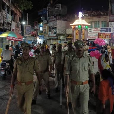 जनपद में अपराध-नियंत्रण व आमजन में सुरक्षा की भावना जागृत करने के दृष्टिगत #SPBahraich के निर्देशन में थाना को0 नगर पुलिस द्वारा भीड़-भाड़ वाले स्थानों तथा मिश्रित आबादी वाले संवेदनशील क्षेत्रों में किया गया पैदल गश्त।
#UPPolice https://t.co/KanhNEzex5