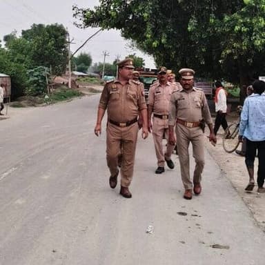 जनपद में अपराध-नियंत्रण व आमजन में सुरक्षा की भावना जागृत करने के दृष्टिगत #SPBahraich के निर्देशन में थाना हुजूरपुर पुलिस द्वारा भीड़-भाड़ वाले स्थानों तथा मिश्रित आबादी वाले संवेदनशील क्षेत्रों में किया गया पैदल गश्त।
#UPPolice https://t.co/dhfAjCOaDm