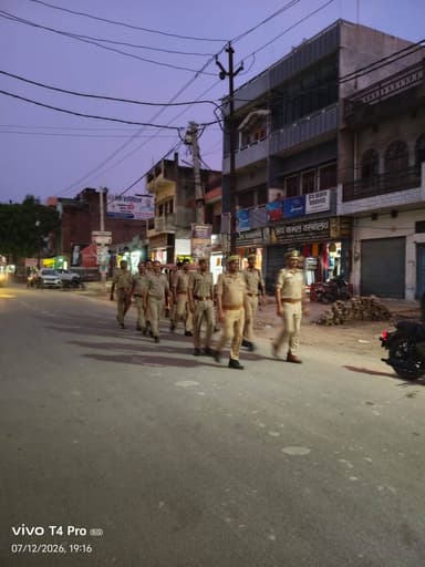 #sp_str @ipsCharuNigam के निर्देशन में शांति, सुरक्षा व कानून व्यवस्था सुदृढ़ बनाए रखने हेतु जनपद के थानों द्वारा अपने-अपने थानाक्षेत्र के बाजारों एवं संवेदनशील स्थानों पर पैदल गश्त किया गया तथा मुख्य मार्गों, चौराहों आदि पर संदिग्ध व्यक्तियों एवं वाहनों की चेकिंग की गई। https://t.co/6TO8JPjknX