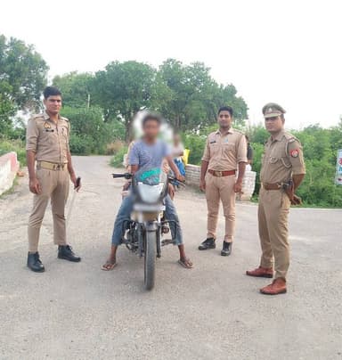पुलिस अधीक्षक कौशाम्बी के निर्देशन में चलाए जा रहे सघन चेकिंग अभियान के क्रम मे जनपद के विभिन्न थानों की पुलिस बल द्वारा अपने-अपने थाना क्षेत्र अंतर्गत संदिग्ध व्यक्ति/वाहन की चेकिंग की गई।
#UPPolice
#kaushambipolice https://t.co/IV56O4QKj8