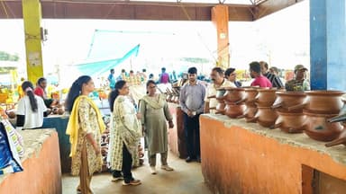 बस्तर विकास प्राधिकरण की उपाध्यक्ष एवं कोंडागांव विधायक सुश्री लता उसेंडी तथा कलेक्टर श्रीमती नूपुर राशि पन्ना ने रविवार को नगर के बाजारपारा क्षेत्र का निरीक्षण कर बाजार के सुव्यवस्थित पुनर्विकास की तैयारियों का जायजा लिया।
निरीक्षण के दौरान उन्होंने बाजार क्षेत्र में उपलब्ध मूलभूत सुविधाओं का अवलोकन किया तथा आम नागरिकों, व्यापारियों और ग्रामीणों की सुविधा को ध्यान में रखते हुए समग्र विकास की कार्ययोजना तैयार करने के निर्देश दिए।
उन्होंने अधिकारियों को आधुनिक एवं व्यवस्थित बाजार शेड के निर्माण, बेहतर विद्युत एवं प्रकाश व्यवस्था तथा वाहनों के लिए सुव्यवस्थित पार्किंग की व्यवस्था सुनिश्चित करने हेतु विस्तृत प्रस्ताव तैयार करने के निर्देश दिए।
इस अवसर पर श्री मनोज जैन, सुश्री सोनामणि पोयाम, मुख्य नगर पालिका अधिकारी श्री सचिन गुप्ता एवं राजस्व विभाग के अधिकारी उपस्थित रहे।
#Kondagaon #UrbanDevelopment #Chhattisgarh #जनहित #विकास