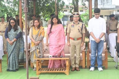 कोरकोट्टी में हुई नक्सल घटना में तत्कालीन पुलिस अधीक्षक स्वर्गीय श्री विनोद चौबे सहित शहीद पुलिस अधिकारी-जवानों को दी गई श्रद्धांजलि
- नक्सल उन्मूलन अभियान के तहत निकले जवानों पर नक्सलियों ने किया था कायराना हमला
- तत्कालीन पुलिस अधीक्षक शहीद स्वर्गीय श्री विनोद चौबे के साथ उप निरीक्षक धनेश साहू एवं 27 जवान हुए थे शहीद
- वीर जवानों की शहादत और देश सेवा में दिए गए सर्वोच्च बलिदान के परिणामस्वरूप आज जिला पूर्णतः नक्सल मुक्त, क्षेत्र में शांति स्थापित
#mmacdistrict_cg #chhattishgarh #श्रद्धांजलि