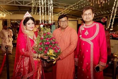 #Breking বিবাহ বন্ধনে আবদ্ধ হলেন সাংবাদিক স্বর্ণালী সরকার দীর্ঘদিনের প্রেমের গুঞ্জনের অবসান সরিয়ে বিয়ে করলেন বিজেপি নেতা শঙ্কুদেব পাণ্ডাকে।