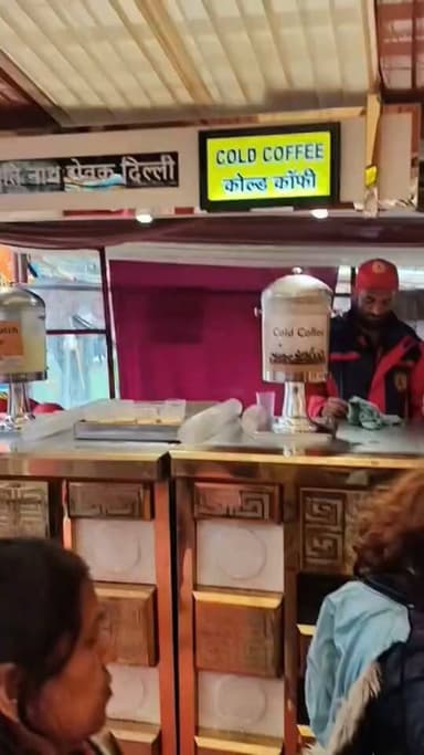 *अमरनाथ यात्रा में हर वर्ष देश के विभिन्न भागों से संस्थाएं भंडारे का आयोजन करने आती हैं, उनमें से देखिए कितना सुंदर भंडारे का आयोजन, ऐसी व्यवस्था करने के लिए कितनी मेहनत ओर समय निकालना पड़ता है *