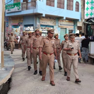 पुलिस अधीक्षक कन्नौज विनोद कुमार के निर्देशन में जनपद में शांति एवं कानून व्यवस्था बनाये रखने हेतु थाना तालग्राम पुलिस द्वारा अपने थाना क्षेत्र में पैदल गस्त किया गया। आम-जनमानस से वार्ता कर सुरक्षा के प्रति आश्वस्त किया गया । https://t.co/Nw5A5EPTvs