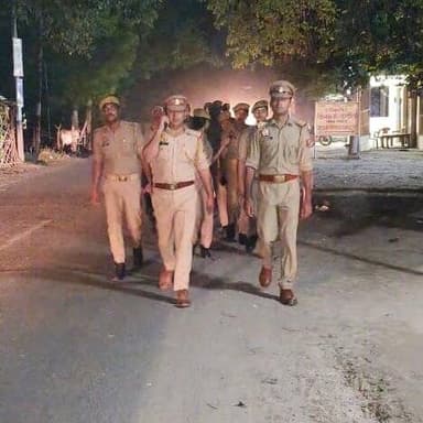 पुलिस अधीक्षक कन्नौज विनोद कुमार के निर्देशन में जनपद में शांति एवं कानून व्यवस्था बनाये रखने हेतु थाना ठठिया पुलिस द्वारा अपने थाना क्षेत्र में पैदल गस्त किया गया। आम-जनमानस से वार्ता कर सुरक्षा के प्रति आश्वस्त किया गया । https://t.co/skzSJjgwF5