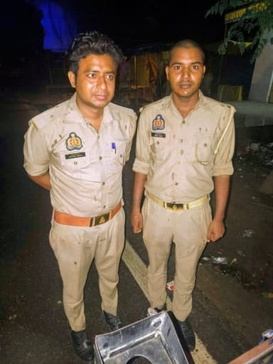 #रात्रि_गश्त_व_चेकिंग #SPBallia श्री ओमवीर सिंह के निर्देशन में जनपद में शांति,सुरक्षा एवं कानून व्यवस्था बनाए रखने के दृष्टिगत #Ps_फेफना पुलिस द्वारा रात्रि में निरन्तर भ्रमणशील रहते हुए संदिग्ध व्यक्तियों/वाहनो की चेकिंग की जा रही है। #बलिया #BalliaPolice
@dgpup
@Uppolice https://t.co/CTbhboa4zm