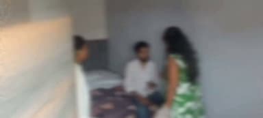 #रीवामेंहोटलकेअंदरहाईवोल्टेजड्रामा!
रीवा में एक होटल में पत्नी ने अपने पति को दूसरी महिला के साथ होने का आरोप लगाते हुए पकड़ लिया। इसके बाद मौके पर जमकर हंगामा हुआ और मारपीट की घटना का वीडियो सोशल मीडिया पर तेजी से वायरल हो रहा है।
हालांकि, वायरल वीडियो की स्वतंत्र रूप से पुष्टि नहीं की गई है। मामले की वास्तविक परिस्थितियां और सभी पक्षों का पक्ष सामने आना अभी बाकी है।
📹 वीडियो देखें और अपनी राय सभ्य भाषा में साझा करें।
#Rewa #ViralVideo #RewaNews #MadhyaPradesh #BreakingNews #SocialMedia #VindhyaSamacharTV