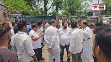 #ଷ୍ଟାଫ_ନର୍ସ_କୁ_ମରଣାତ୍ମକ_ଆକ୍ରମଣ_ଘଟଣା
ତାଳଚେର ପବିତ୍ର ମୋହନ ପ୍ରଧାନ ମେଡିକାଲ କଲେଜ ରେ ଗତକାଲି ଏକ ଅଭାବନୀୟ ପରିସ୍ଥିତି ସୃଷ୍ଟି ହୋଇଛି |ମେଡିକାଲ କଲେଜ ରେ କାର୍ଯ୍ୟରତ ଠିକା କର୍ମଚାରୀ ବିକାଶ ରଞ୍ଜନ ଗଡ଼ନାୟକ ଙ୍ଓ ଷ୍ଟାଫ ନର୍ସ କୁ ମରଣାତ୍ମକ ଆକ୍ରମଣ କରାଯାଇଛି ବୋଲି ସେ କଲିୟାରୀ ଥାନାରେ ଅଭିଯୋଗ କରିଛନ୍ତି |ତାଳଚେର ବିଧାୟକ ଙ୍କ ଇଂଗିତରେ ମନୋଜ ସାହୁ ଓ ତାଙ୍କ ସହ କିଛି ଯୁବ ବିଜେଡି କର୍ମୀ ଅତର୍କିତ ଆକ୍ରମଣ କରିଛନ୍ତି ବୋଲି ସେ ଅଭିଯୋଗ କରିଛନ୍ତି | ଏହା ପୂର୍ବରୁ ମଧ୍ୟ ମନୋଜ ଆକ୍ରମଣ କରିଥିବା କଥା ସେ ପ୍ରକାଶ କରିଛନ୍ତି | ବିଧାୟକ ପାଇଁ ଆଜି ତାଳଚେର ବଦନାମ ବୋଲି କହିଲେ,ଯୁବ ନେତା ସ୍ଵାଧୀନ ଥମ୍ବ |
#latastnewsupdate #pabitranewsodishalive #latastnewsupdate #pabitranews #talcher #anugul