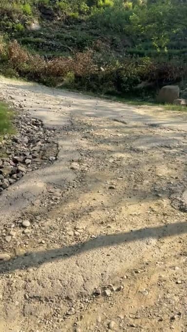 धर्मपुर छपाणु सड़क की खस्त हालत लोक निर्माण विभाग सोया कुंभकर्णी नींद वाहन चालक परेशान कोई नहीं ले रहा सुध जनता का सवाल आखिर कब जागेगा विभाग व शासन प्रशासन
#devbhoomilivehp #everyonehighlightsfollowers #nonfollowersviewersfollowers