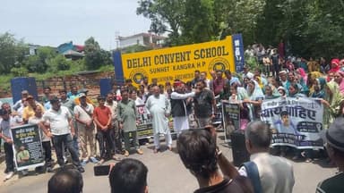 देहरा: खुंडिया युवक मौ*त मामला,सुनहेत में स्कूल के बाहर धरने पर पहुंचे ग्रामीण
लाइव रिपोर्ट गौरव शर्मा के साथ