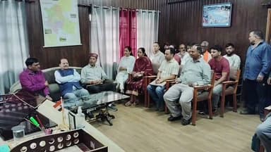 🔴 LIVE | SDM कार्यालय सलूणी से सीधा प्रसारण
सलूणी BDC चेयरमैन एवं वाइस चेयरमैन के पद एवं गोपनीयता शपथ ग्रहण समारोह का LIVE कवरेज।
कार्यक्रम SDM कार्यालय, सलूणी में आयोजित किया जा रहा है, जिसमें स्थानीय विधायक डी.एस. ठाकुर, पंचायत समिति के नवनिर्वाचित सदस्य, जनप्रतिनिधि एवं बड़ी संख्या में कार्यकर्ता उपस्थित हैं।
📺 बने रहिए पहाड़ी न्यूज़ के साथ — हर पल की सटीक और ताज़ा अपडेट सबसे पहले।
#Live #Salooni #Chamba #BDCSalooni #OathCeremony #SDMOffice #DSThakur #PanchayatSamiti #PahadiNews #HimachalNews #BreakingNews