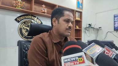 चित्रकूट जिले में जो अभी तत्काल में बनी रोड धंस गई है जिलाअधिकारी ने मामले को संज्ञान में लेकर जांच कर करेंगे जिला अधिकारी चित्रकूट पुलकित गर्ग