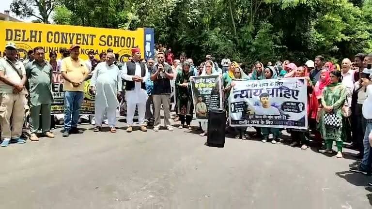 देहरा: 14 वर्षीय छात्र की आत्महत्या मामले में दिल्ली कॉन्वेंट स्कूल सुनहेत के खिलाफ फूटा लोगों का गुस्सा, खुंडिया के लोगों का प्रदर्शन; पिता ने स्कूल पर प्रताड़ना का लगाया आरोप
#timesofhimachal
Ashish Sharma