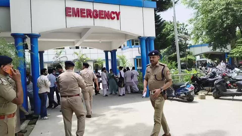 रुद्रपुर जिला अस्पताल पहुंचे एसएसपी अजय गणपति, पुलिस मुठ#भेड़ में गिर#फ्तार किया गया जितेंद्र चौधरी