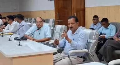चमोली: जनता मिलन में जिलाधिकारी ने सुनीं शिकायतें, अधिकारियों को दिए त्वरित एवं गुणवत्तापूर्ण निस्तारण के निर्देश