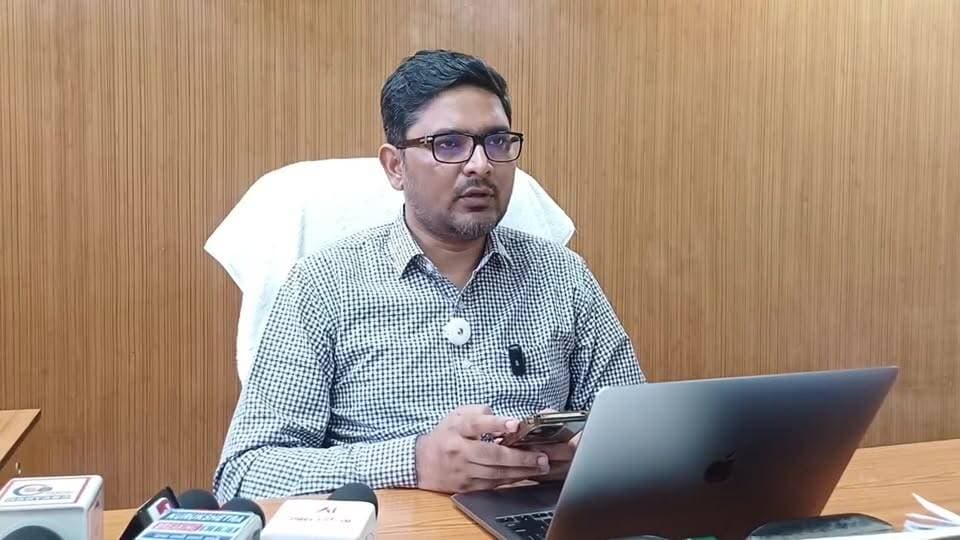 #एसआईआर वर्किंग में शाहाबाद ने किया टॉप #एसडीएम #शाहाबाद ने सभी कर्मचारियों को दी बधाई : #जिन #मतदाताओं के फॉर्म नहीं भरे गये : वह 20 अगस्त तक अपना #फॉर्म भर सकते हैं