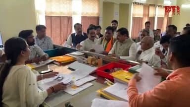 #दतिया पहुंच डॉ नरोत्तम मिश्रा बीजेपी प्रत्याशी आशुतोष तिवारी के साथ पहुंचकर चुनाव के लिए नामांकन फॉर्म किया जमा साथ मुख्यमंत्री, प्रदेश अध्यक्ष मौजूद रहे ,,