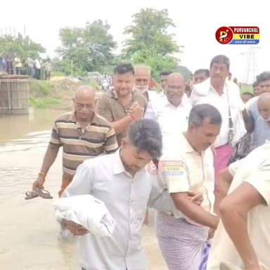 अधूरा पुल... डूबा रास्ता... और थम गया आवागमन!
लोगो ने PWD के अधिशासी अभियंता और जेई को उतरा गहरे पानी मे
DM Deoria #deoriaup52