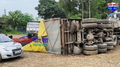 💢কালাইনে ইন্সুরেন্সবিহীন ওভারলোড কয়লা বোঝাই লরি দুর্ঘটনাগ্রস্ত হয়ে ফাঁস সিন্ডিকেট চক্রের কালো সাম্রাজ্য, সরকারি নিষেধাজ্ঞা উপেক্ষা করে কীভাবে ঢুকল ৮০ টনের লরি? চাঞ্চল্য এলাকা জুড়ে💢
