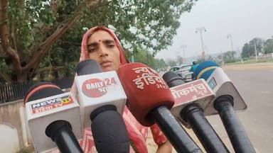 चित्रकूट जिले के भरतकूप थाना क्षेत्र अंतर्गत फाटापुरवा गांव की महिला चैना देवी पत्नी चंदन सिंह शिकायत लेकर पहुंची जिला अधिकारी पुलकित गर्ग के पास, पुलिस द्वारा न्याय नहीं मिलने पर, महिला ने बताया कि सार्वजनिक स्थान (रोड) में मार-पीट, प्रताड़ित करना एवं जान से मारने एवं मरवाने की धमकी, भरतकूप थाना, पुलिस अधीक्षक के पास जाने के बाद भी नहीं मिल रहा ,न्याय देने के सम्बन्ध में निष्पक्ष जांच एवं कानूनी कार्यवाही कराने हेतु दिया प्रार्थना पत्र।
