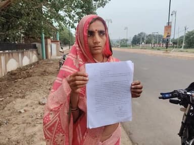 चित्रकूट जिले के भरतकूप थाना क्षेत्र अंतर्गत फाटापुरवा गांव की महिला चैना देवी पत्नी चंदन सिंह शिकायत लेकर पहुंची जिला अधिकारी पुलकित गर्ग के पास, पुलिस द्वारा न्याय नहीं मिलने पर, महिला ने बताया कि सार्वजनिक स्थान (रोड) में मार-पीट, प्रताड़ित करना एवं जान से मारने एवं मरवाने की धमकी, भरतकूप थाना, पुलिस अधीक्षक के पास जाने के बाद भी नहीं मिल रहा ,न्याय देने के सम्बन्ध में निष्पक्ष जांच एवं कानूनी कार्यवाही कराने हेतु दिया प्रार्थना पत्र।