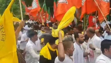 जन सुराज के उम्मीदवार प्रशांत किशोर ने समर्थकों के साथ जोश और उत्साह के बीच नामांकन यात्रा निकाली। अब बांकीपुर की जनता किसे अपना जनप्रतिनिधि चुनेगी, इसका फैसला चुनाव में होगा।
आपकी क्या राय है? कमेंट में जरूर बताइए।
#Bankipur #BankipurByElection #PrashantKishor #JanSuraaj #BiharPolitics #Election2026 #BreakingNews #BhagalpurSuperfastNews