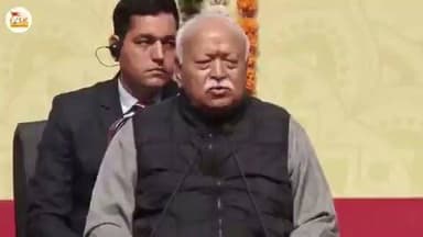 RSS प्रमुख मोहन भागवत ने कहा कि हिंदू 4 प्रकार के होते हैं
: एक वो जो गर्व से खुद को हिंदू कहता है
: दूसरा वो जो खुद को हिंदू कहता है
: तीसरा वो जो चुपचाप खुद को हिंदू मानता है
: चौथा वो जो यह भूल चुका है कि वह हिंदू है