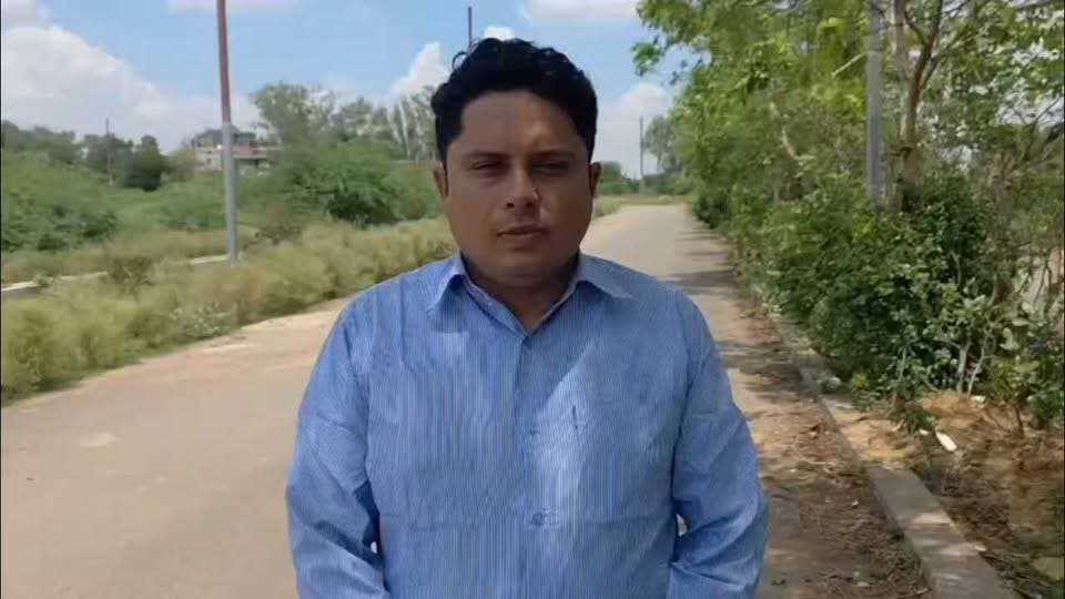 बाँदा... विद्युत विभाग के जे ई पर 25 हजार घूस मांगने का आरोप। पीड़ित ने जे ई का रुपया मांगते वीडियो किया वायरल।
#UPPCL #UPGovernment #YogiAdityanath #bandaroundup #bandanews #banda #dmbanda
Banda Roundup