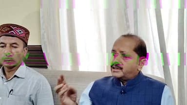 डलहौजी विधायक डी.एस. ठाकुर का कांग्रेस पर तीखा प्रहार
सलूणी में आयोजित कार्यक्रम के दौरान डलहौजी विधानसभा क्षेत्र के विधायक डी.एस. ठाकुर ने कांग्रेस पर तीखा हमला बोलते हुए कहा कि भाजपा सरकार के कार्यकाल में सलूणी सहित पूरे डलहौजी विधानसभा क्षेत्र में अभूतपूर्व विकास कार्य हुए हैं।
उन्होंने कहा कि भाजपा ने सड़क, शिक्षा, स्वास्थ्य, पेयजल और अन्य आधारभूत सुविधाओं के क्षेत्र में अनेक महत्वपूर्ण कार्य किए हैं। विधायक ने कांग्रेस से सवाल करते हुए पूछा कि वह अपने कार्यकाल के ऐसे कौन-से विकास कार्य गिना सकती है, जिनका लाभ आज भी जनता को मिल रहा हो।
डी.एस. ठाकुर ने कहा कि भाजपा विकास की राजनीति करती है, जबकि कांग्रेस केवल आरोप-प्रत्यारोप तक सीमित रहती है। उन्होंने दावा किया कि डलहौजी विधानसभा क्षेत्र में हुए विकास कार्य जनता के सामने हैं और आने वाले समय में भी विकास की यह गति लगातार जारी रहेगी।
Suneel Pahadi ✍️
Pahadi News
#Dalhousie #DSThakur #BJP #Congress #Salooni #Chamba #HimachalPradesh #PoliticalNews #Development #PahadiNews #BreakingNews #HimachalPolitics #DalhousieMLA #SalooniNews #ChambaNews