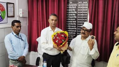 मोहनिया अनुमंडलीय अस्पताल के नए उपाधीक्षक बने डॉ.अविनाश सिंह,एक्शन मोड में आए नजर व्यवस्थाओं का लिया जायजा...