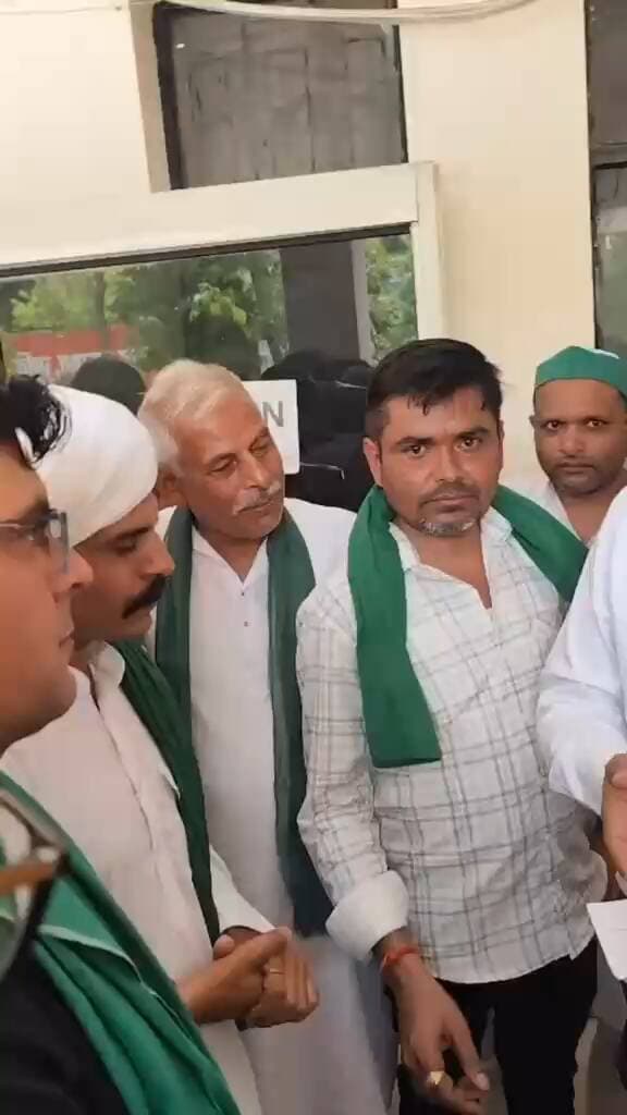 श्मशान भूमि पर अवैध कब्जे का आरोप, भाकियू तेवतिया ने मोदीनगर तहसील का घेराव कर सौंपा ज्ञापन