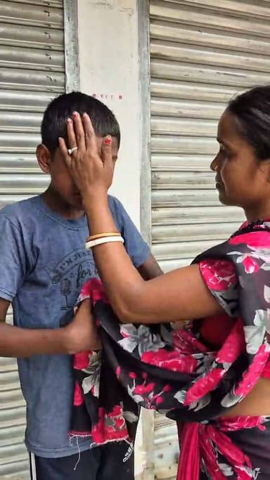 🚨 পূর্ব ধলাইয়ে কিশোর অপহরণের চেষ্টার অভিযোগ
বুদ্ধি ও উপস্থিত বুদ্ধির জোরে অপহরণকারীদের কবল থেকে প্রাণে রক্ষা পেল এক কিশোর। ঘটনায় এলাকাজুড়ে চাঞ্চল্য ছড়ালেও এখনও পুলিশের আনুষ্ঠানিক বক্তব্য মেলেনি। তদন্তের পরই সামনে আসবে ঘটনার প্রকৃত রহস্য। সবাই সতর্ক থাকুন, শিশু-কিশোরদের নিরাপত্তায় সচেতনতা বাড়ান।
