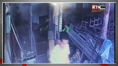 ধলছড়ায় দোকান থেকে টাকা হাতিয়ে নেওয়ার অভিযোগ, পুরো কাণ্ড ধরা পড়লো সিসিটিভি ক্যামেরায়, থানায় মামলা।