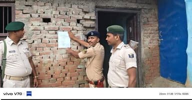 पुलिस अधीक्षक, सीतामढ़ी के निर्देशानुसार जिलांतर्गत वारंट/इश्तिहार/कुर्की महाअभियान चलाया गया। जिसके तहत #सोनबरसा थानांतर्गत अलग-अलग कांडों में माननीय न्यायालय द्वारा निर्गत इश्तिहार अधिपत्रों का विधिवत् चस्पा किया गया।
#न्यू़जबिहारकीआवाज #newsbiharkiaawaj