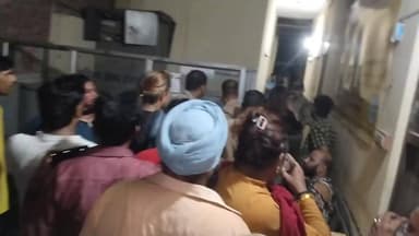 🚨 फर्जी किन्नरों का गिरोह पकड़ाया!
किन्नर समाज ने 5 लोगों को दबोचकर पुलिस के हवाले किया। #Rudrapur #FakeKinnar #PoliceAction #UttarakhandNews #BreakingNews
#Rudrapur #UdhamSinghNagar #FakeKinnar #KinnarSamaj #Police #PoliceAction #BreakingNews #CrimeNews #Uttarakhand #RudrapurNews #ViralNews #LatestNews #HindiNews #NewsUpdate #UttarakhandNews