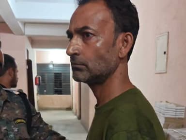 #लखीसराय के चर्चित सस्पेंडेड ड्रग इंस्पेक्टर दीपक कुमार राम शराब के नशे में गिरफ्तार, बता दे की ड्रग इंस्पेक्टर दीपक राम का बिहार सरकार के मंत्री सह लखीसराय विधायक विजय कुमार सिंहा के साथ एक ऑडियो वायरल हुआ था, जिसने खूब सुर्खियां बटोरी थी। #BreakingNews #BiharNews