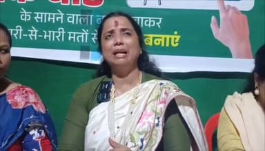 प्रेस कॉन्फ्रेंस के दौरान फूट-फूट कर रोने लगी वीणा मानवी, आज ही बांकीपुर विधानसभा उपचुनाव के लिए नॉमिनेशन की और आज ही गिरफ्तारी हुई आज ही जमानत मिला कॉन्फ्रेंस कर रही थी तब फूट-फूट कर रोने लगी।